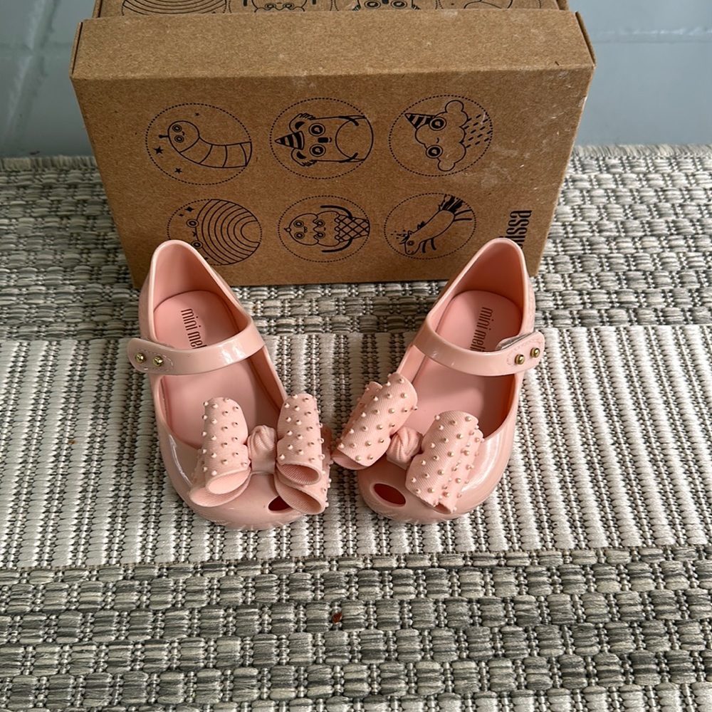 EUC Mini Melissa Metallic Pink toddler size 6
